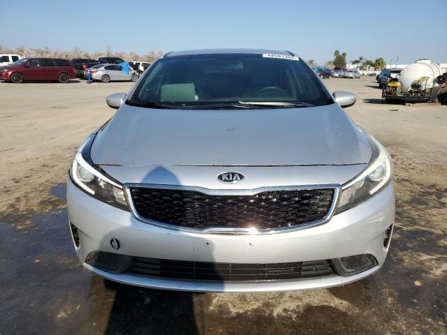 3KPFL4A74JE183318 - 2018 KIA FORTE LX SILVER photo 5