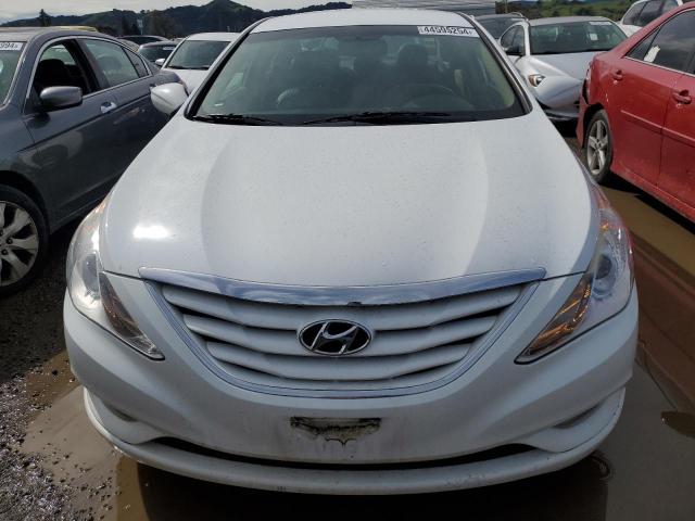 5NPEB4AC1DH504596 - 2013 HYUNDAI SONATA GLS WHITE photo 5