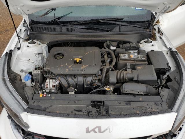 3KPF54AD2PE527303 - 2023 KIA FORTE GT LINE WHITE photo 11