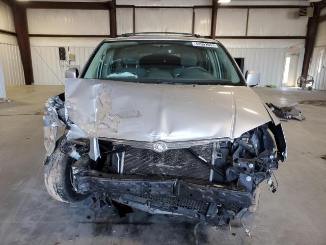 2A4RR5D15AR468255 - 2010 CHRYSLER TOWN & COU TOURING 银色 照片 5