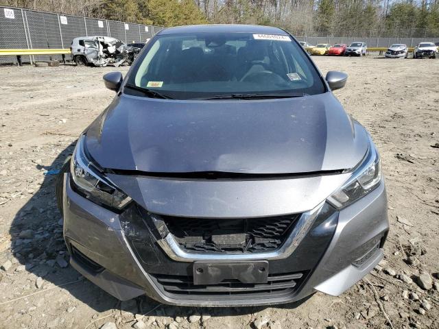 3N1CN8EV8LL918557 - 2020 NISSAN VERSA SV GRAY photo 5