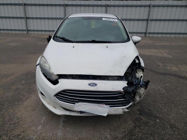 3FADP4EJ2FM162472 - 2015 FORD FIESTA SE WHITE photo 5