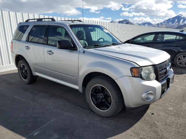 1FMCU93GX9KC67609 - 2009 FORD ESCAPE XLT SILVER photo 4