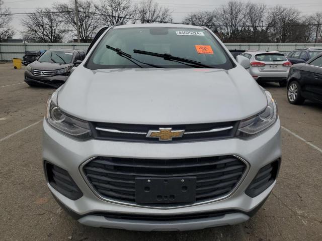 KL7CJPSB8KB951682 - 2019 CHEVROLET TRAX 1LT SILVER photo 5