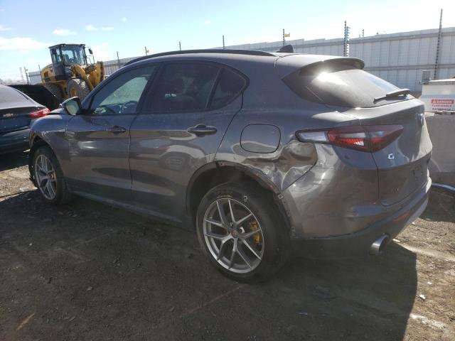 ZASFAKNN1J7B81052 - 2018 ALFA ROMEO STELVIO TI SPORT GRAY photo 2