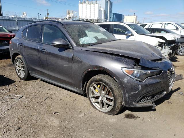 ZASFAKNN1J7B81052 - 2018 ALFA ROMEO STELVIO TI SPORT GRAY photo 4