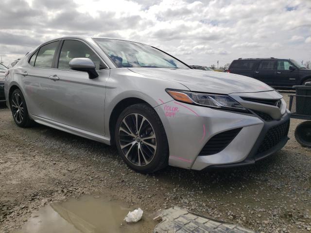 JTNB11HK0J3020827 - 2018 TOYOTA CAMRY L SILVER photo 4