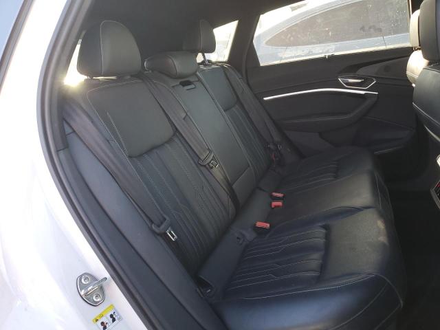 WA1VABGE9NB040096 - 2022 AUDI E-TRON CHRONOS WHITE photo 11