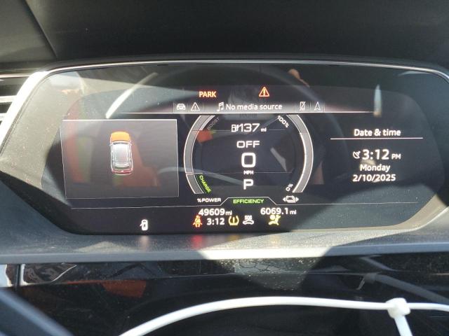 WA1VABGE9NB040096 - 2022 AUDI E-TRON CHRONOS WHITE photo 9