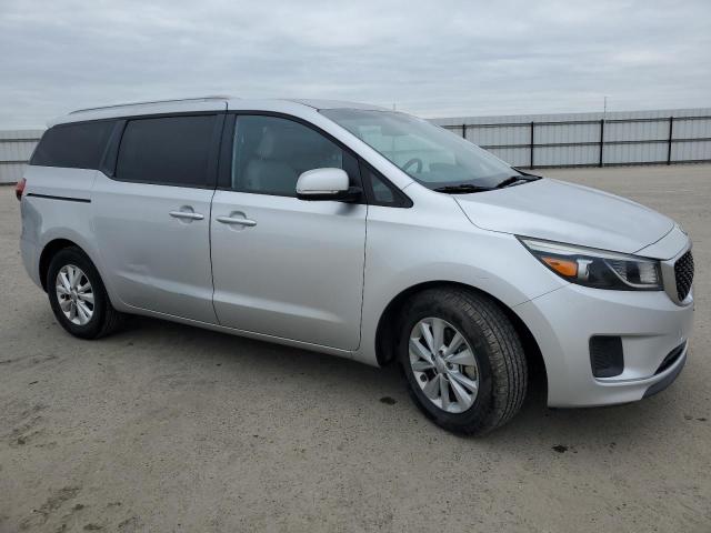 KNDMB5C16G6082286 - 2016 KIA SEDONA LX SILVER photo 4