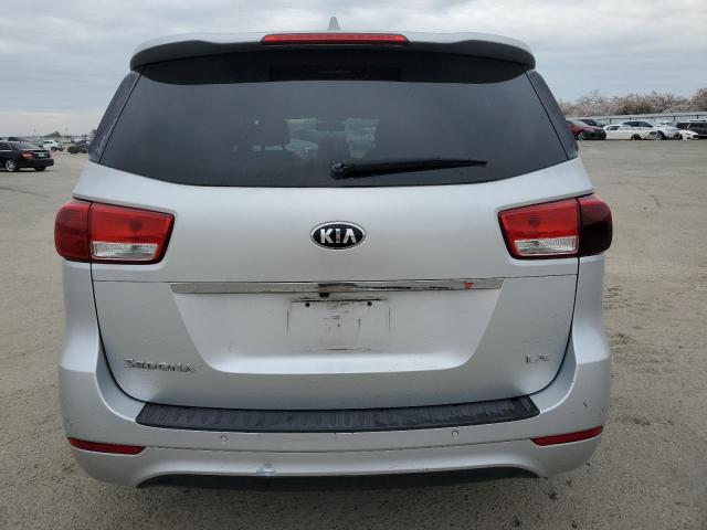 KNDMB5C16G6082286 - 2016 KIA SEDONA LX SILVER photo 6