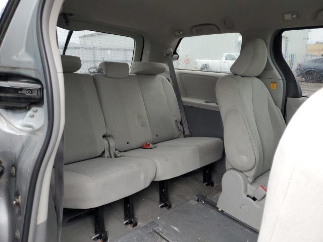 5TDZK3DC0BS142646 - 2011 TOYOTA SIENNA SILVER photo 11