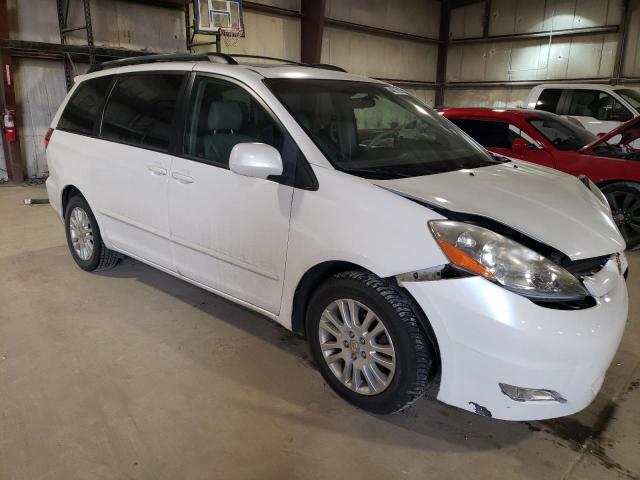 5TDZK22C68S102769 - 2008 TOYOTA SIENNA XLE WHITE photo 4