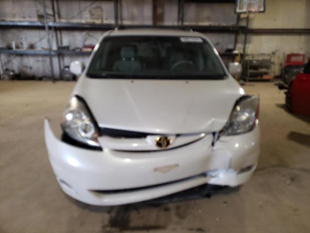 5TDZK22C68S102769 - 2008 TOYOTA SIENNA XLE WHITE photo 5