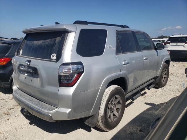 JTEBU5JR1K5692830 - 2019 TOYOTA 4RUNNER SR5 SILVER photo 3