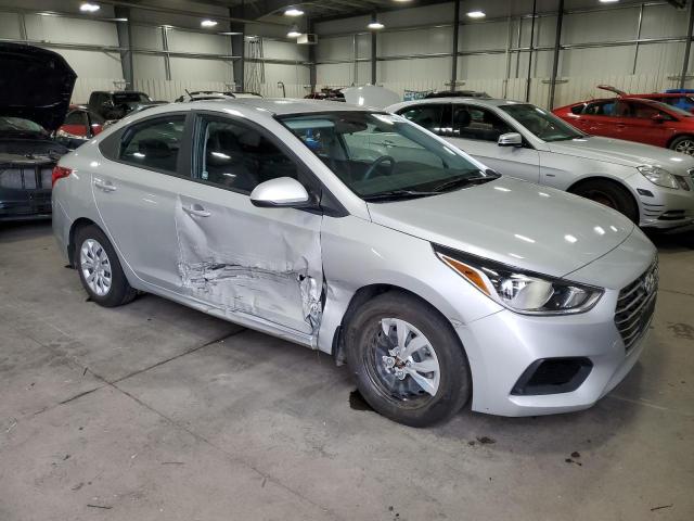 3KPC24A3XKE068470 - 2019 HYUNDAI ACCENT SE SILVER photo 4