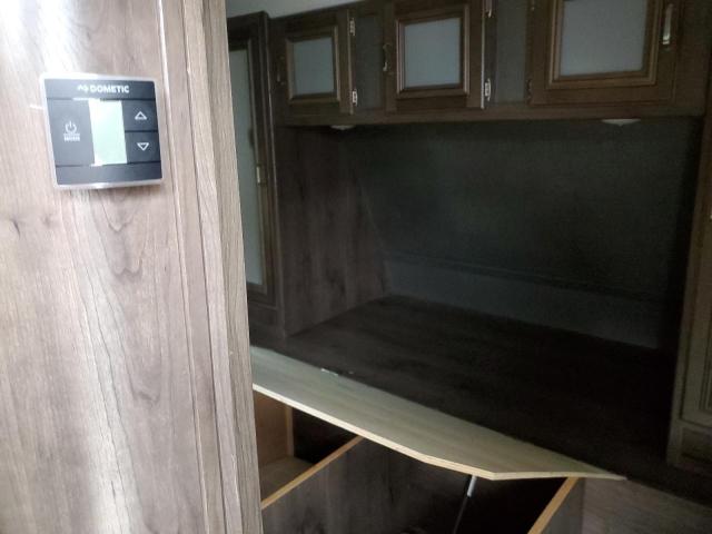 4YDT32925JK418190 - 2018 KEYSTONE PASSPORT CREAM photo 5