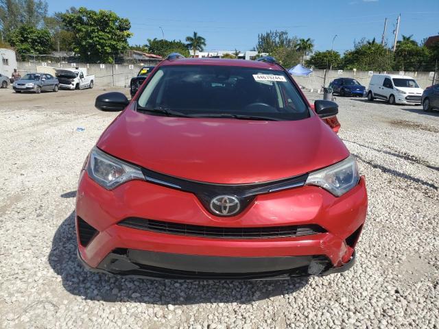 JTMZFREV7HJ127946 - 2017 TOYOTA RAV4 LE RED photo 5