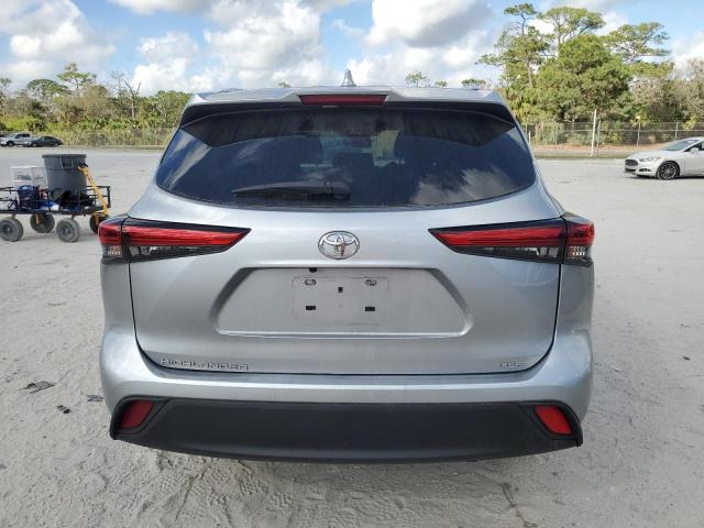 5TDGZRAHXMS058228 - 2021 TOYOTA HIGHLANDER XLE 银色 照片 6