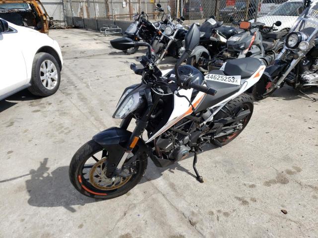 MD2JPJ400NC236423 - 2022 KTM 390 DUKE WHITE photo 2