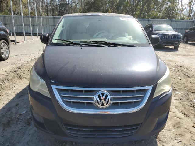 2V4RW3D10AR263046 - 2010 VOLKSWAGEN ROUTAN SE BLACK photo 5