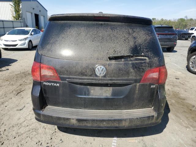 2V4RW3D10AR263046 - 2010 VOLKSWAGEN ROUTAN SE BLACK photo 6