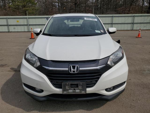 3CZRU6H51JM731902 - 2018 HONDA HR-V EX WHITE photo 5