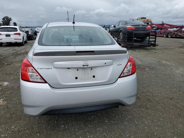 3N1CN7AP0KL803032 - 2019 NISSAN VERSA S SILVER photo 6