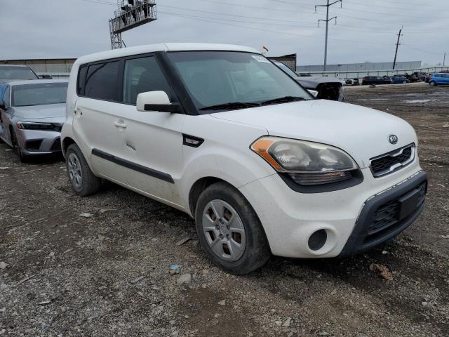 KNDJT2A50C7430088 - 2012 KIA SOUL WHITE photo 4