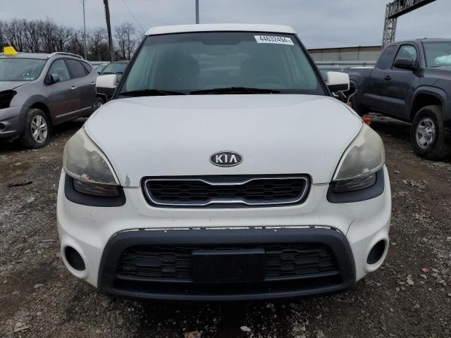 KNDJT2A50C7430088 - 2012 KIA SOUL WHITE photo 5