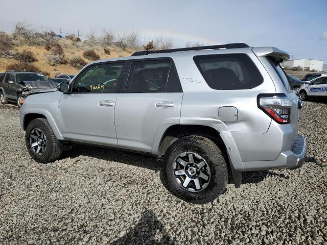 JTEBU5JR6K5658835 - 2019 TOYOTA 4RUNNER SR5 SILVER photo 2