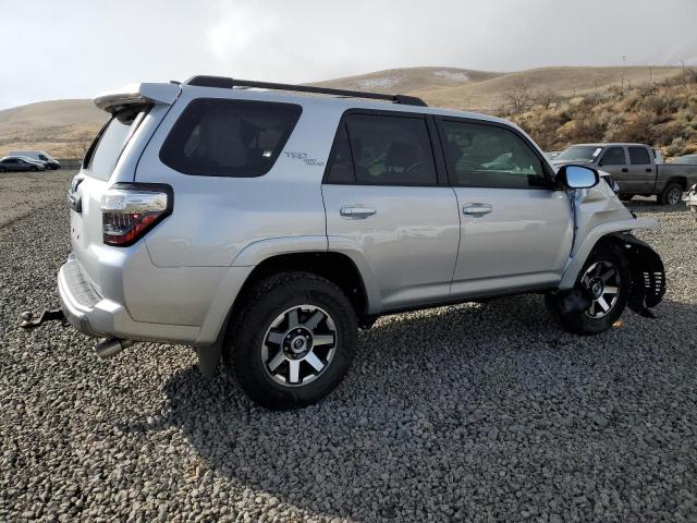 JTEBU5JR6K5658835 - 2019 TOYOTA 4RUNNER SR5 SILVER photo 3