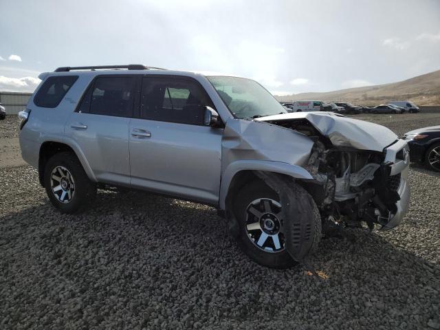 JTEBU5JR6K5658835 - 2019 TOYOTA 4RUNNER SR5 SILVER photo 4