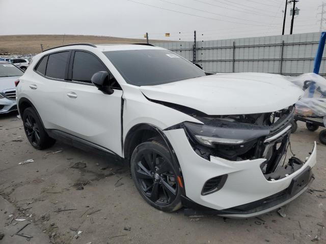 LRBFZPR4XND110227 - 2022 BUICK ENVISION ESSENCE Սպիտակ լուսանկար 4