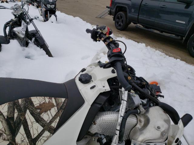 4UF17SNW0HT113698 - 2017 ARCTIC CAT ZR9000 双色 照片 5