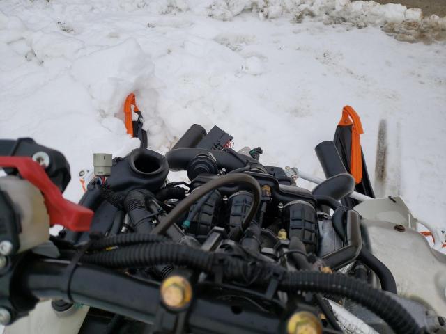 4UF17SNW0HT113698 - 2017 ARCTIC CAT ZR9000 双色 照片 8