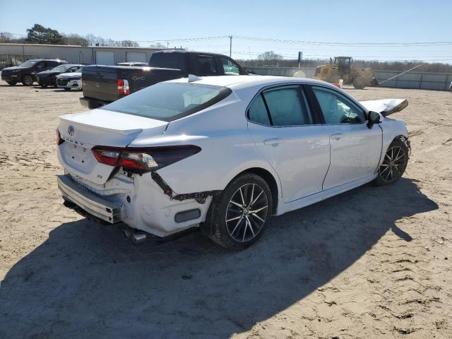 4T1G11AK8MU432167 - 2021 TOYOTA CAMRY SE WHITE photo 3