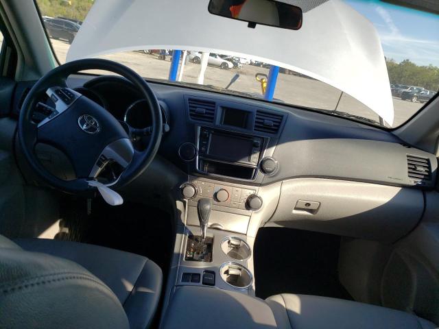 5TDZK3EH5DS113401 - 2013 TOYOTA HIGHLANDER BASE فضي صورة 8