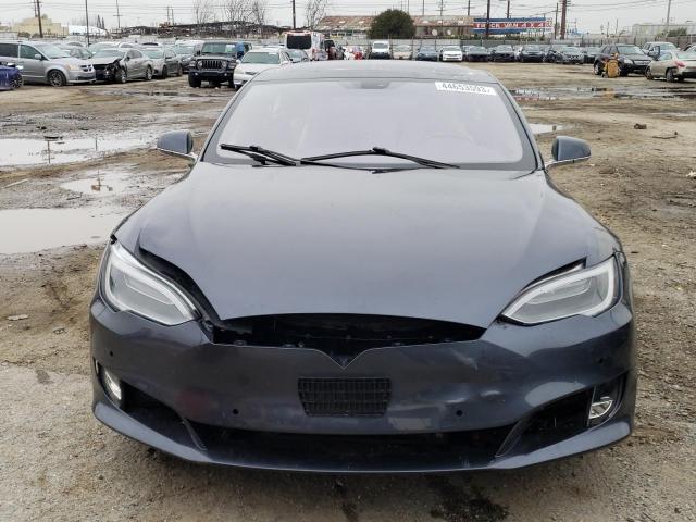 5YJSA1E42GF136505 - 2016 TESLA MODEL S Մոխրագույն լուսանկար 5