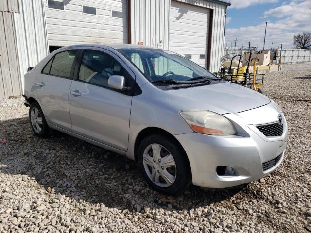 JTDBT903594060425 - 2009 TOYOTA YARIS GRAY photo 4