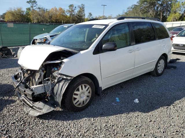 5TDZK23C57S011697 - 2007 TOYOTA SIENNA CE WHITE photo 1