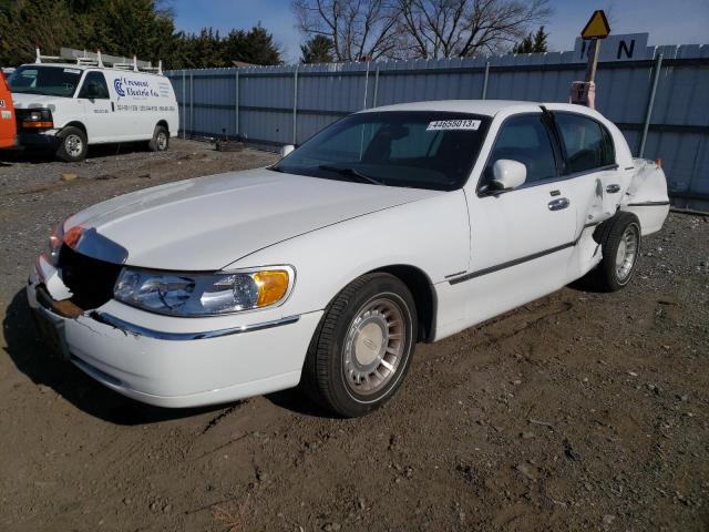 1LNHM81W0YY799246 - 2000 LINCOLN TOWN CAR EXECUTIVE WHITE photo 1