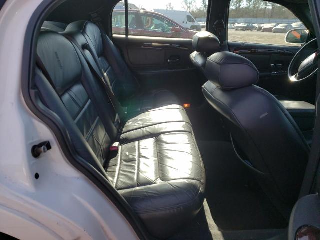 1LNHM81W0YY799246 - 2000 LINCOLN TOWN CAR EXECUTIVE WHITE photo 10