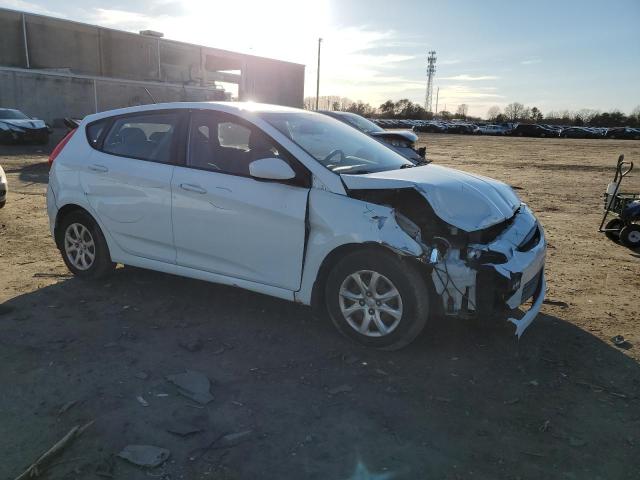 KMHCT5AE1DU109783 - 2013 HYUNDAI ACCENT GLS WHITE photo 4