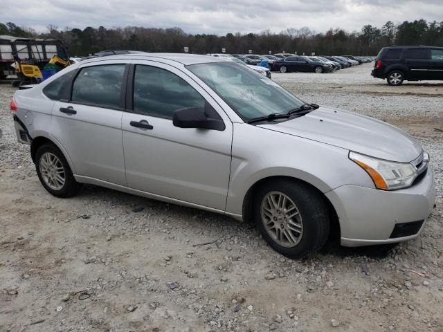 1FAHP3FN2AW260617 - 2010 FORD FOCUS SE SILVER photo 4