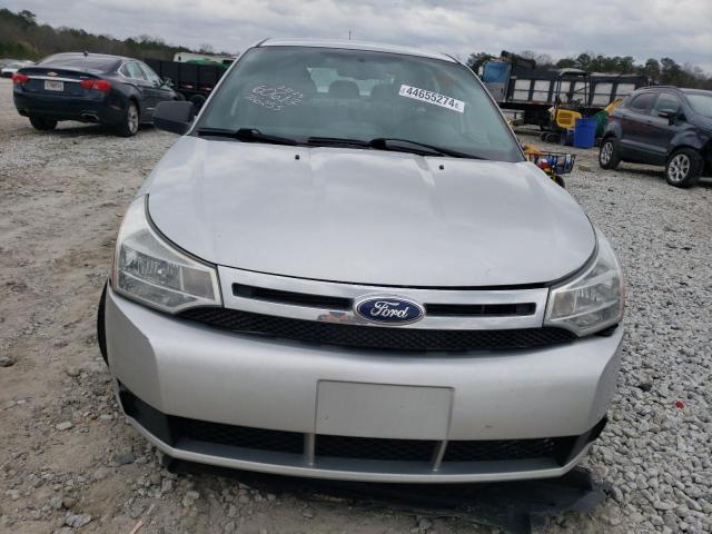 1FAHP3FN2AW260617 - 2010 FORD FOCUS SE SILVER photo 5