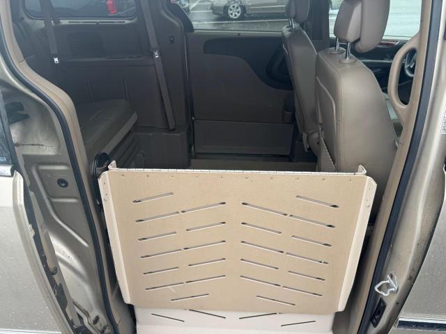 2C4RC1CG6DR619890 - 2013 CHRYSLER TOWN & COU TOURING L GOLD photo 6