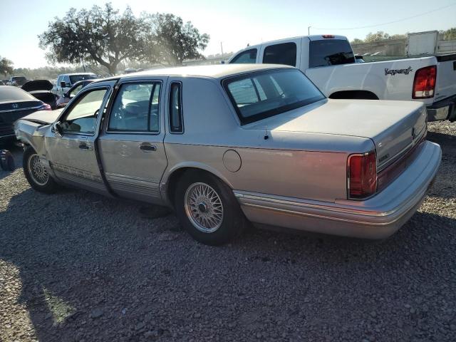 1LNLM83W4NY734578 - 1992 LINCOLN TOWN CARTIER SILVER photo 2