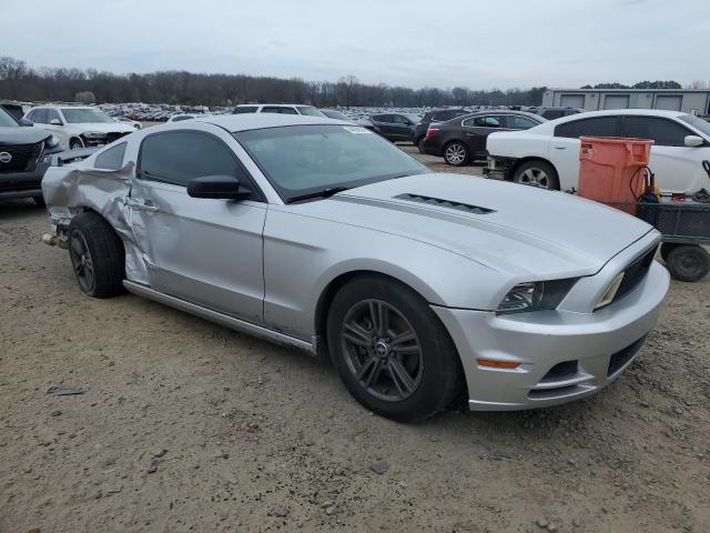 1ZVBP8AM9D5215399 - 2013 FORD MUSTANG SILVER photo 4