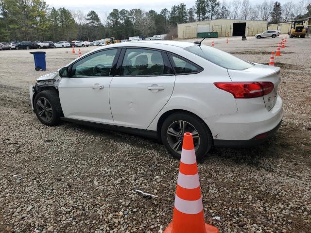 1FADP3FE5JL255833 - 2018 FORD FOCUS SE WHITE photo 2